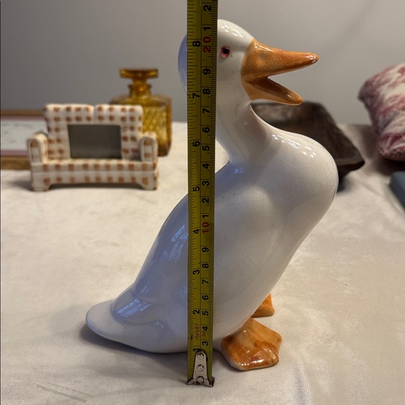 Vintage! White Ceramic Duck Figurine with Orange Beak and Feet - Picture 7 of 8